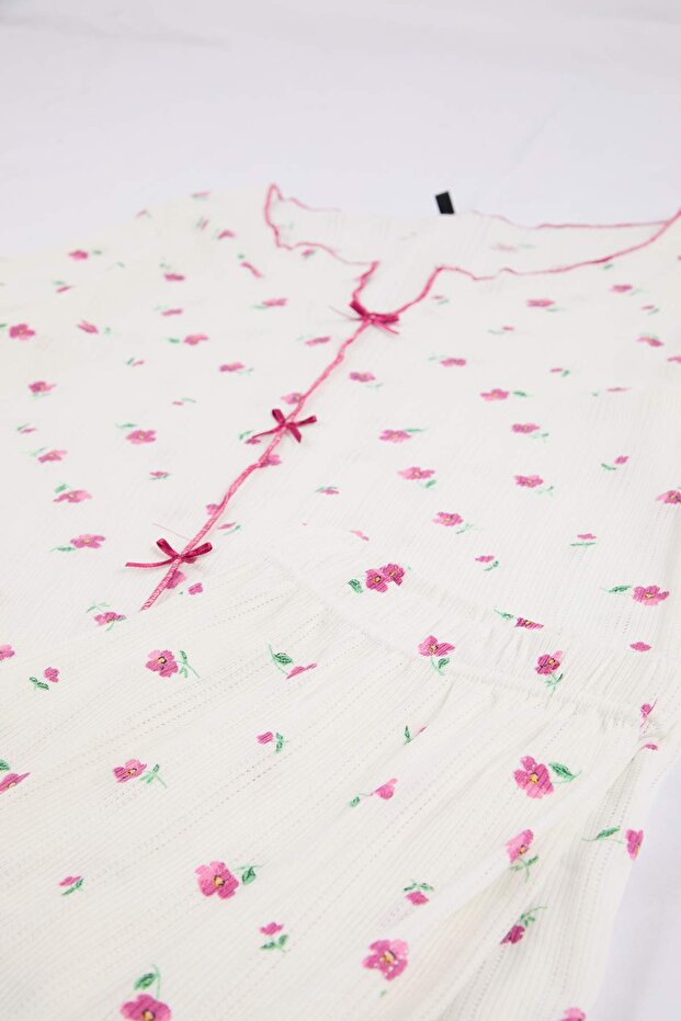 Beyaz-Pembe Çiçek Desenli Kurdeleli Kaşkorse Büyük Beden Pijama Takımı TBBSS26AI00020 - 7