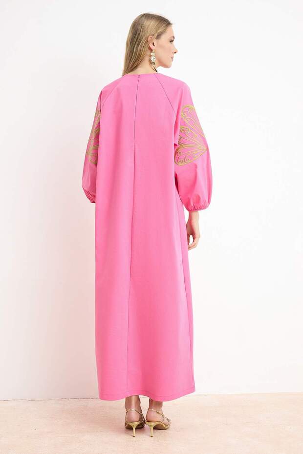 Nasiba Hafiz x Trendyol Collection Pembe Nakış Detay Dokuma Poplin Tesettür Elbise TCTSS26EB00090 - 6