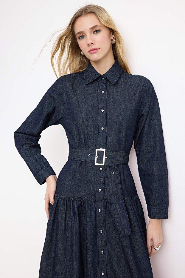 Koyu Mavi DÖKÜMLÜ Kemerli Maxi %100 Pamuk Denim Elbise TWOSS26EL00030 - 2