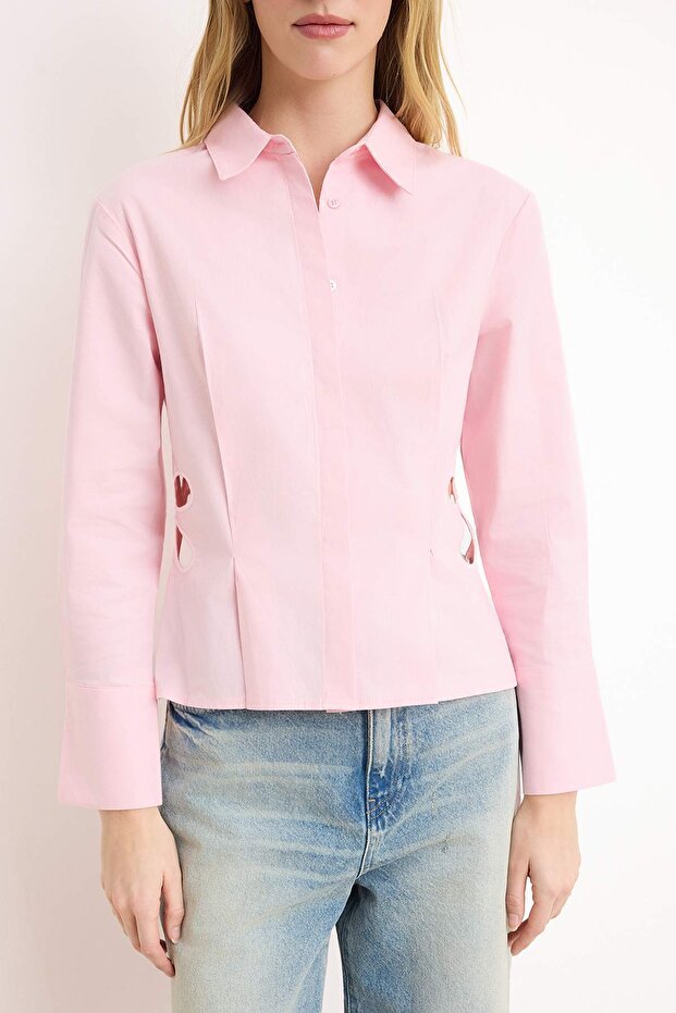 Pembe Çiçek Nakış Detaylı Bele Oturan Poplin Gömlek TWOSS26GO00057 - 3