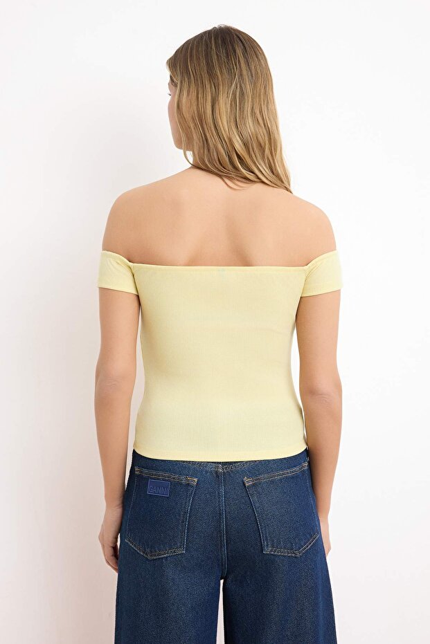 Sarı Fitted/Vücuda Oturan Carmen Yaka Kısa Kollu Büzgülü Fitilli Esnek Örme Bluz TWOSS26BZ00074 - 4
