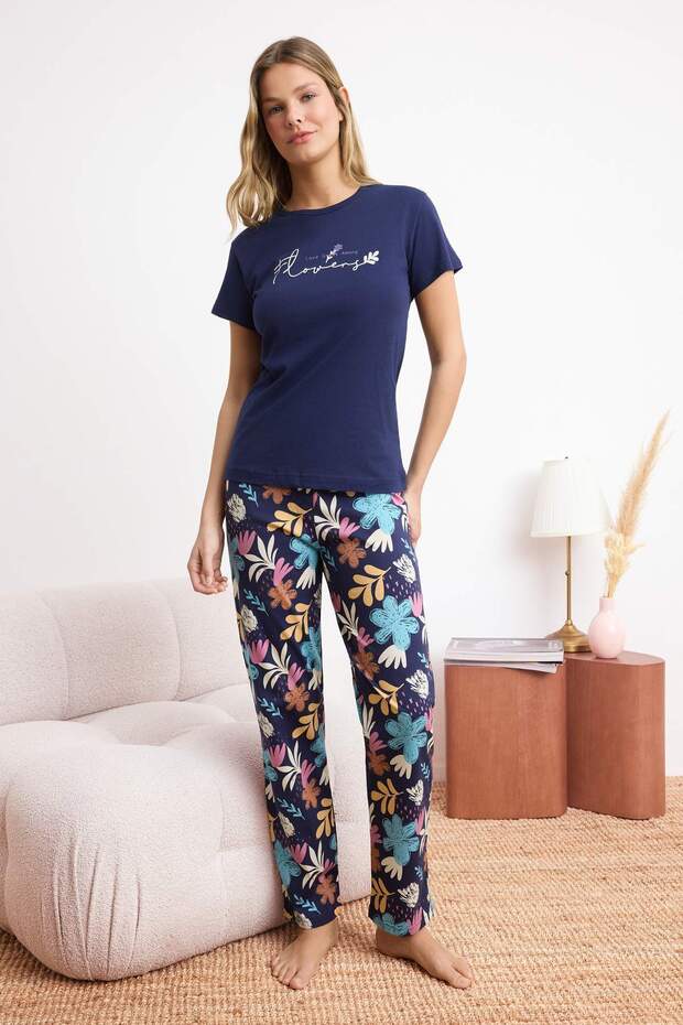 Lacivert %100 Pamuklu Çiçekli Sloganlı Örme Pijama Takımı THMSS25PT00378