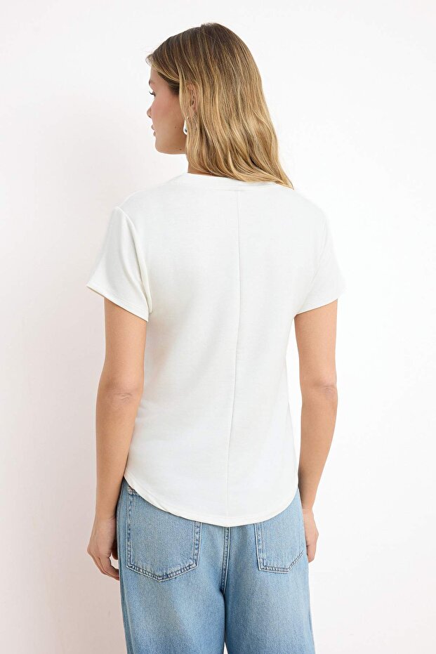 Ekru V Yaka Regular/Normal Kalıp Örme T-Shirt TWOSS25TS00196 - 4