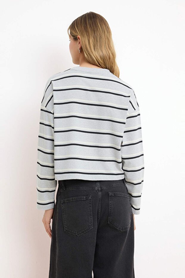Wardrobe Essentials-Gri Çizgili Relaxed/Rahat Kalıp Düşük Kol %100 Pamuk Örme T-Shirt TWOSS26TS00019 - 4