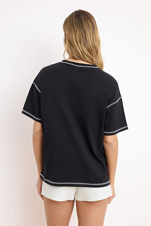Siyah %100 Pamuk Karkoya Dikiş Detaylı Oversize/Geniş Kesim Örme T-Shirt TWOSS24TS00184 - 4