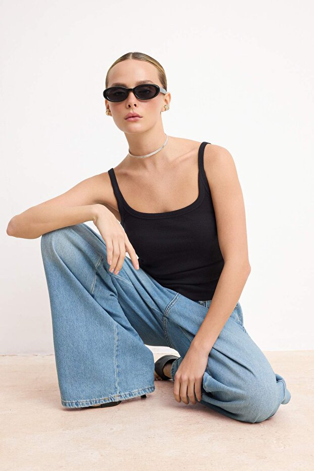 Siyah Fitted/Vücuda Oturan Kare Yaka Kolsuz Fitilli Esnek Örme Atlet TWOSS26AL00015