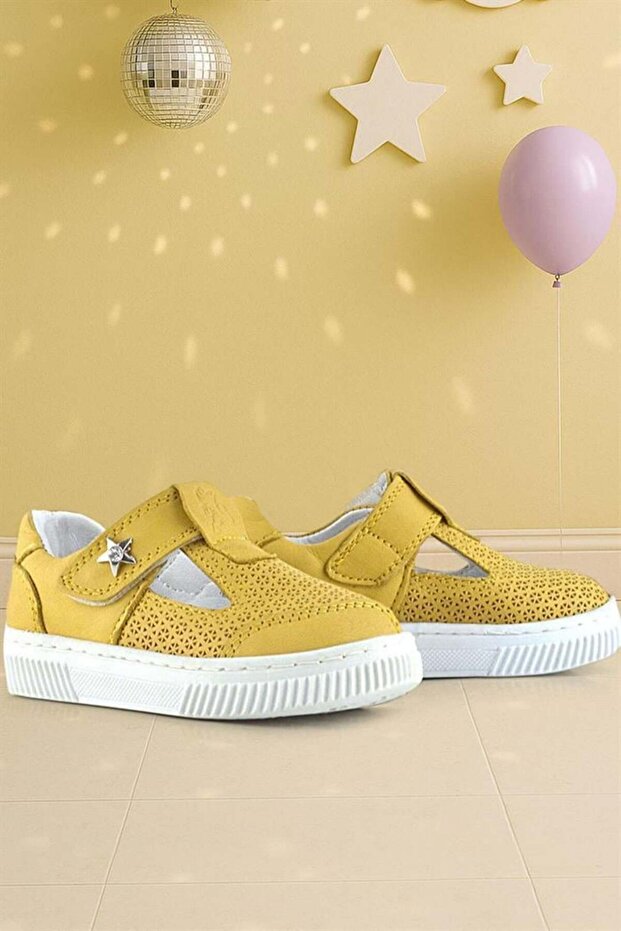 Bheem Genuine Leather Yellow Velcro Star Detailed Baby Sandals