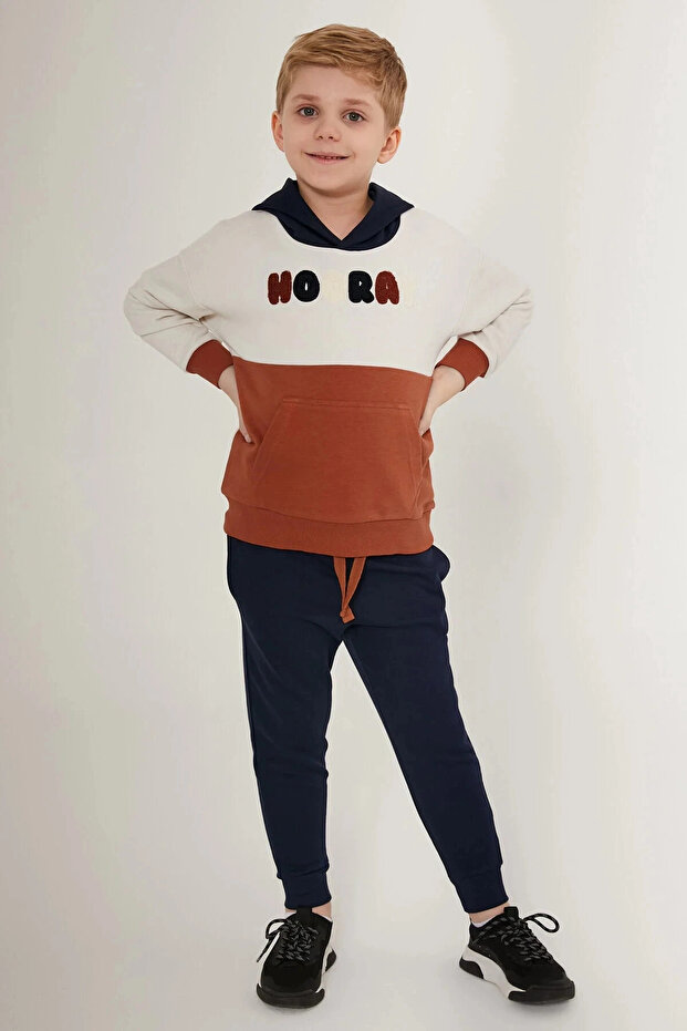 طقم بدلة رياضية بيضاء للأولاد - 3