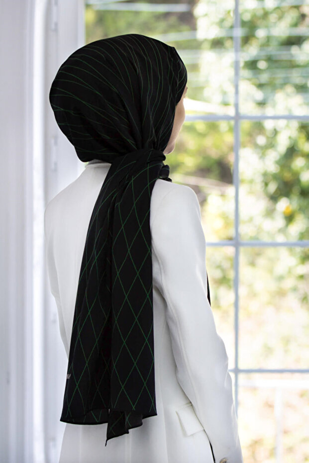 Luxurious Medina Silk - Geometric Pattern, Emerald Green, 75X195 Kimarzamali Moss Crepe Sewing Type