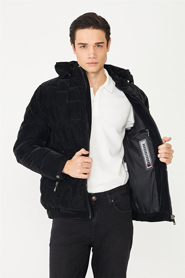 Siyah Kapşonlu Kaban - 2