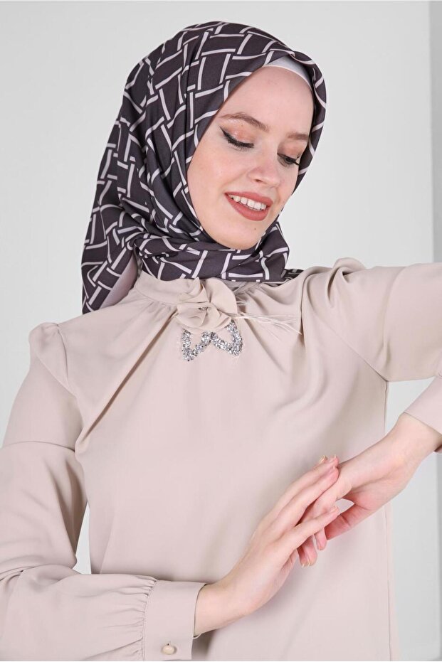 ALVINA وشاح بنمط مربع 8232