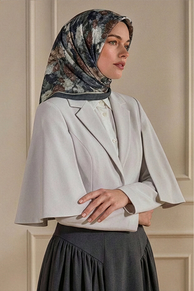 وشاح موسلين منقوش بنقشة زهرة الليل المدخنة