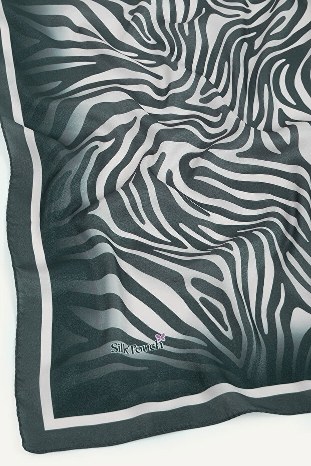 وشاح كريستالي بنمط الحمار الوحشي باللون الرمادي - 3