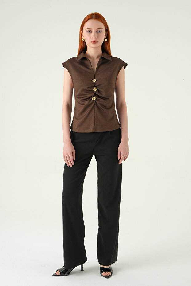 8406A بلوزة بأزرار أمامية باللون البني - 3