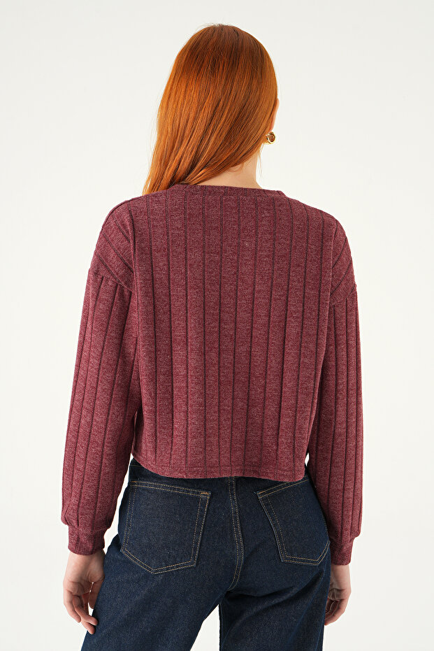 8259A بلوزة برقبة على شكل حرف V باللون الأحمر الداكن - 5