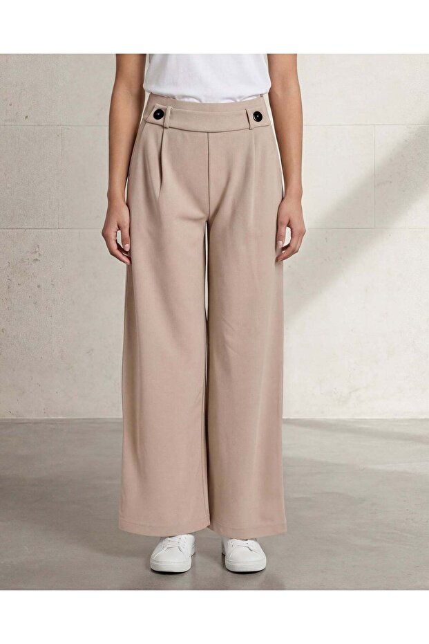 Women Beige Pleated Wideleg Knitted Trousers