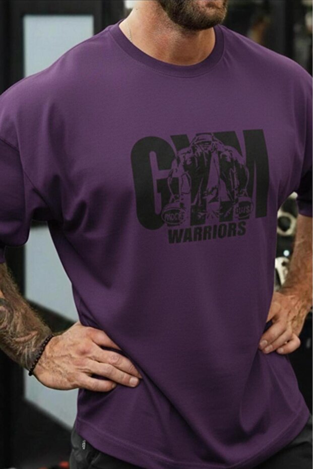 تي شيرت رجالي بنفسجي اللون مطبوع عليه Gym Warriors مقاس كبير