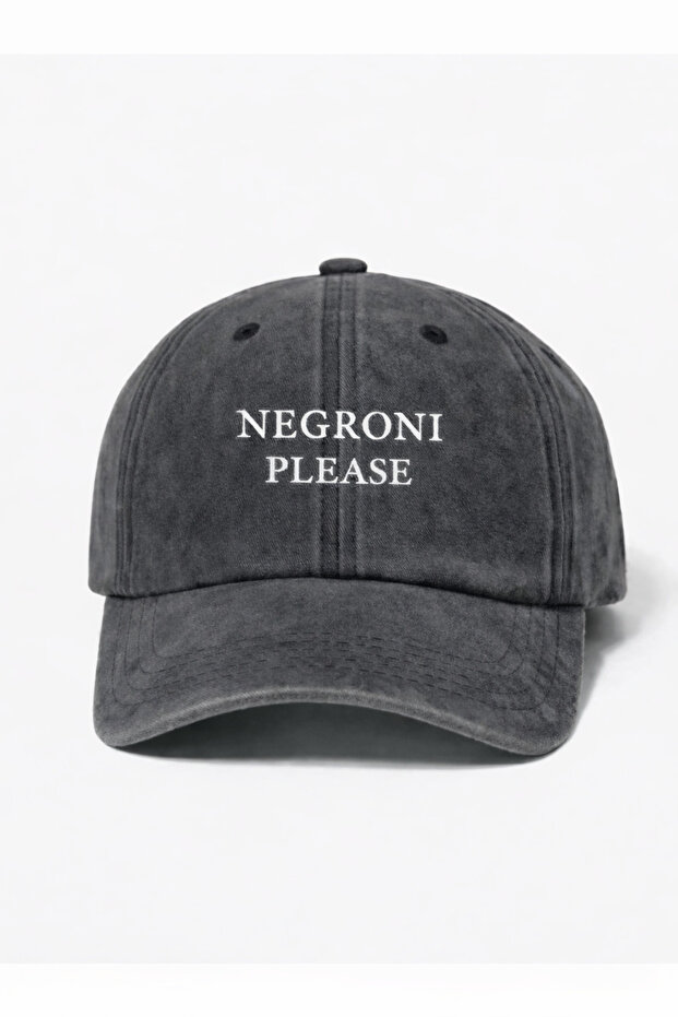 قبعة مطرزة قابلة للغسل بعبارة ''NEGRONI PLEASE'' / قبعة مغسولة مطرزة بعبارة ''NEGRONI PLEASE''