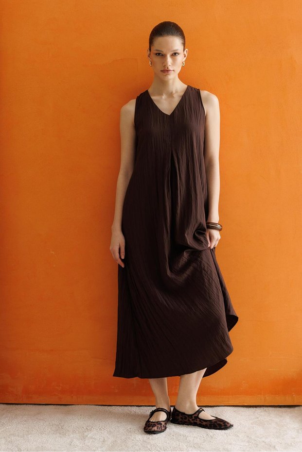 4700 Women's V-Neck Pleated Front Dress Brown