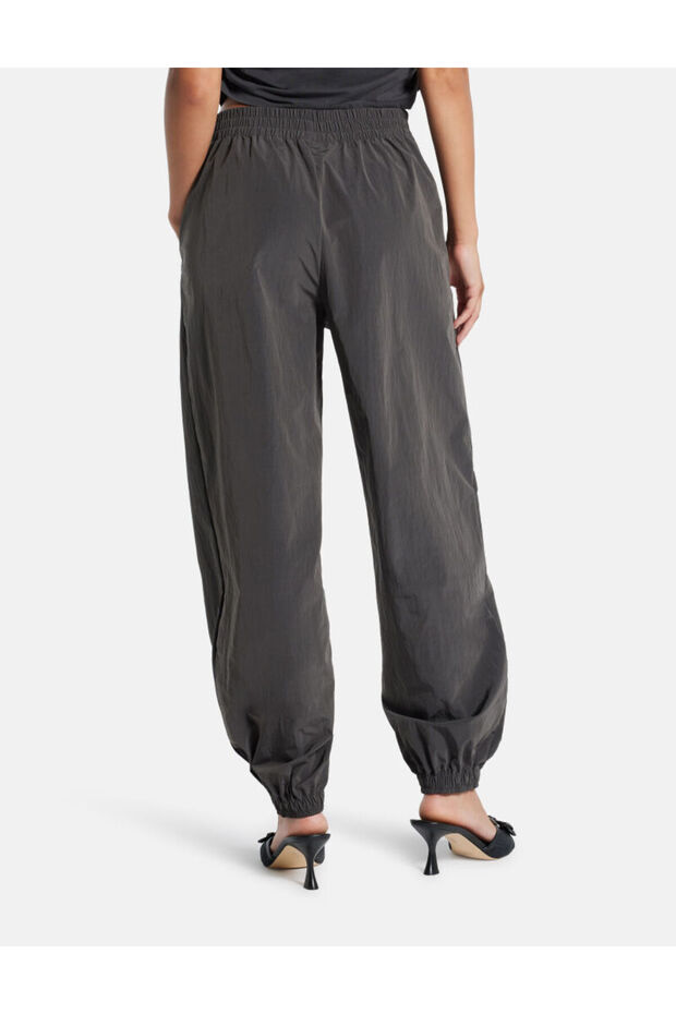 بنطال رياضي من النايلون - 4