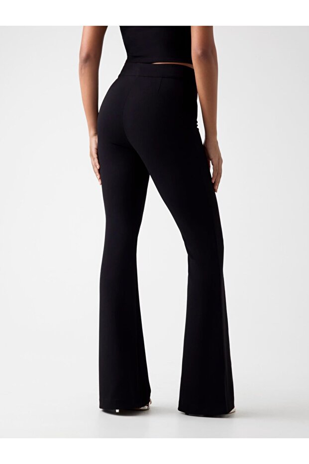 بنطلون واسع من الأسفل - 4