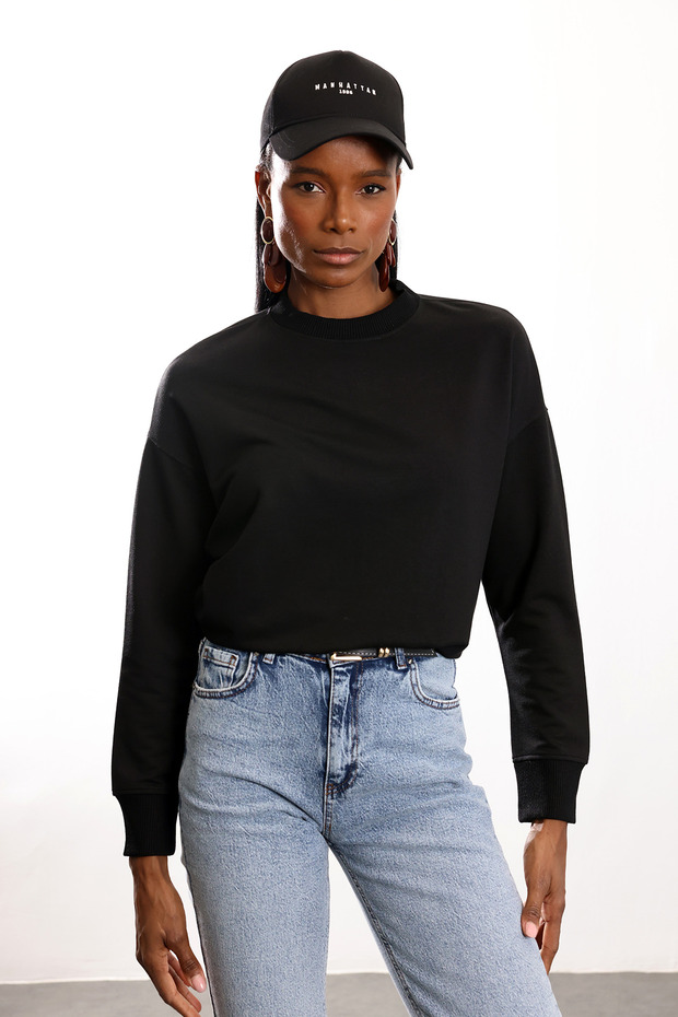 سويت شيرت أسود برقبة دائرية 9002 - 1