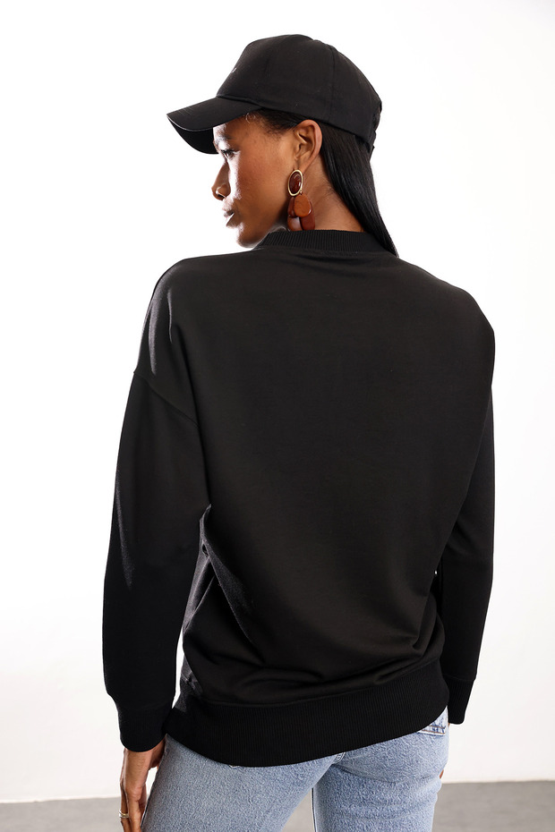 سويت شيرت أسود برقبة دائرية 9002 - 6