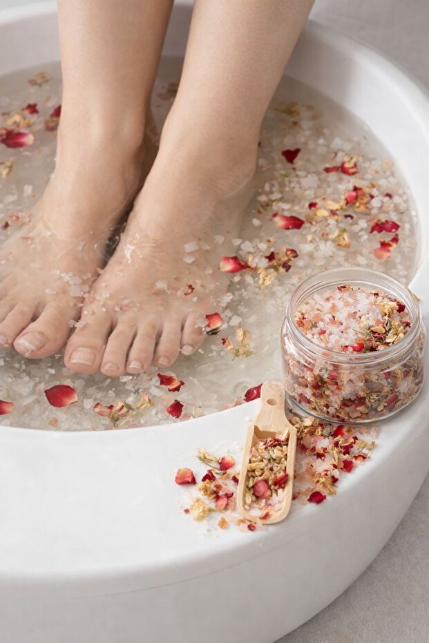 Natural Ingredient Rose Scented Rose Bath Rock Salt Manicure/Pedicure Exfoliating Effect 200 Grams