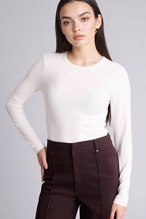 تي شيرت نسائي بأكمام طويلة من Slim Fit Basic Ecru G8729AX/ER105
