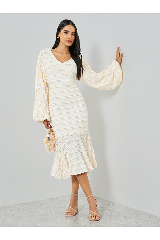 WhiteBalloon Sleeve Mermaid Hem Midi Dress