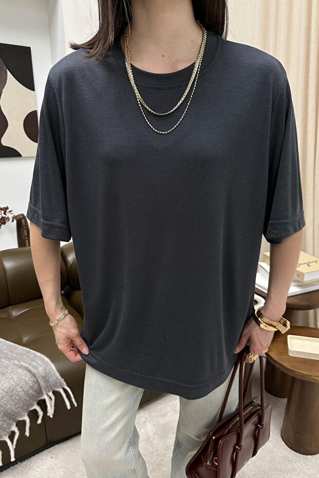 تي شيرت أساسي كبير الحجم بلون أنثراسايت - 6