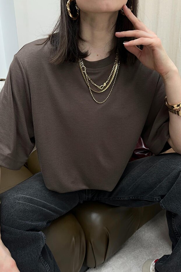 تي شيرت أساسي كبير الحجم باللون البني - 2