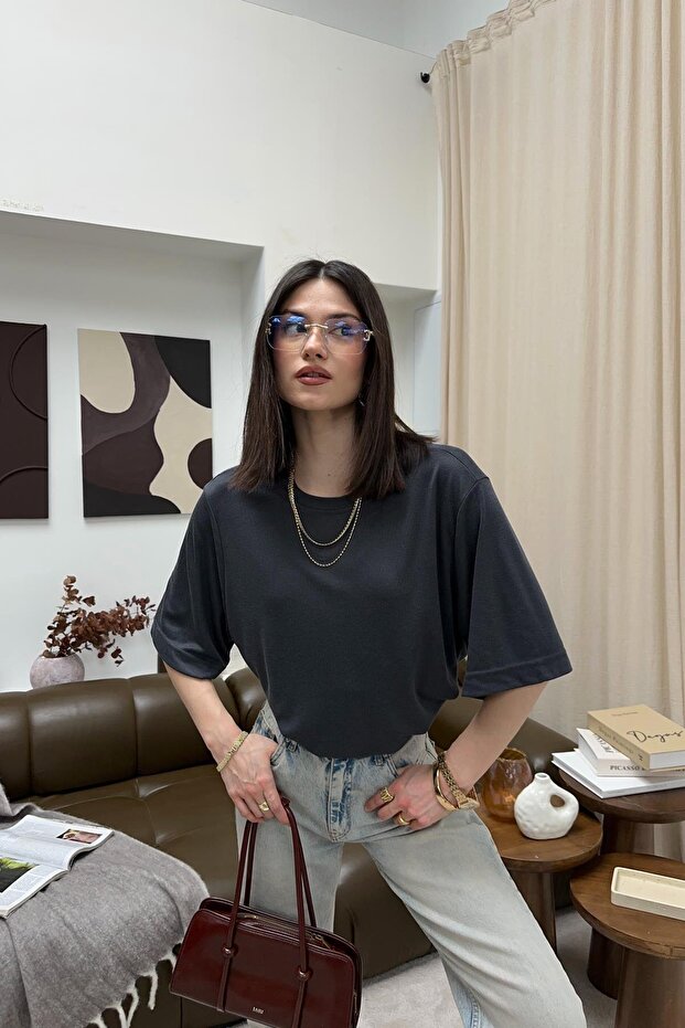 تي شيرت أساسي كبير الحجم بلون أنثراسايت - 3