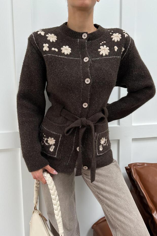 كارديجان بنمط زهور من الصوف باللون البني - 2