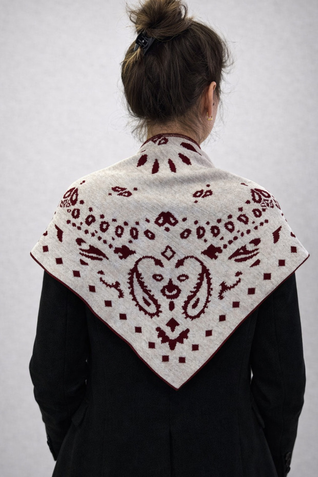 وشاح مثلث منسوج منقوش ذو وجهين - 3