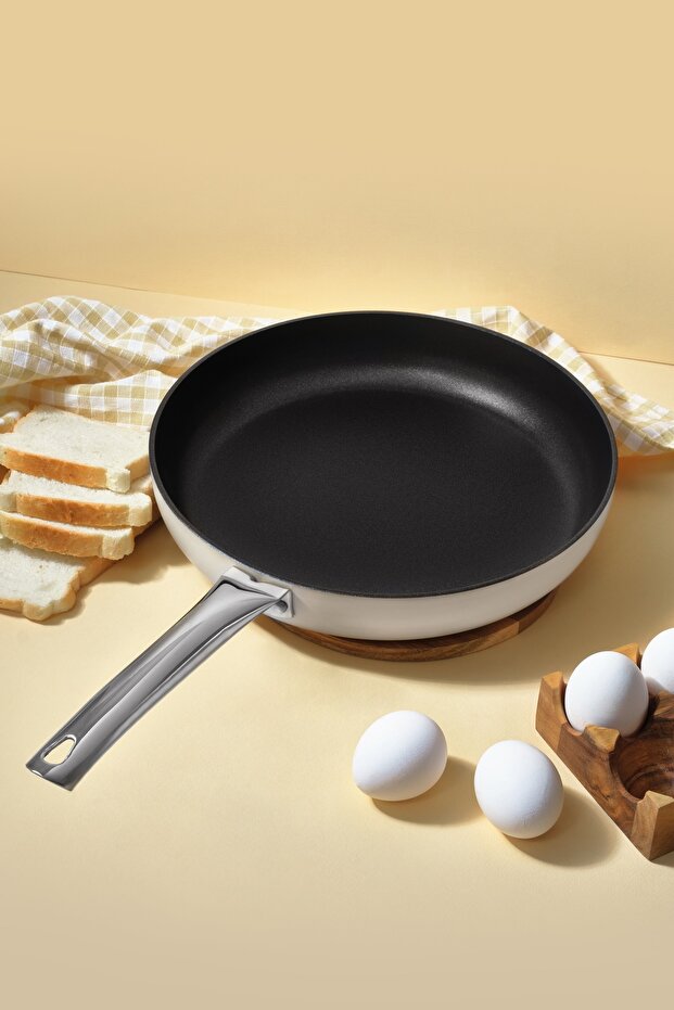 Esperanza Titanium Pan 24 cm Cream