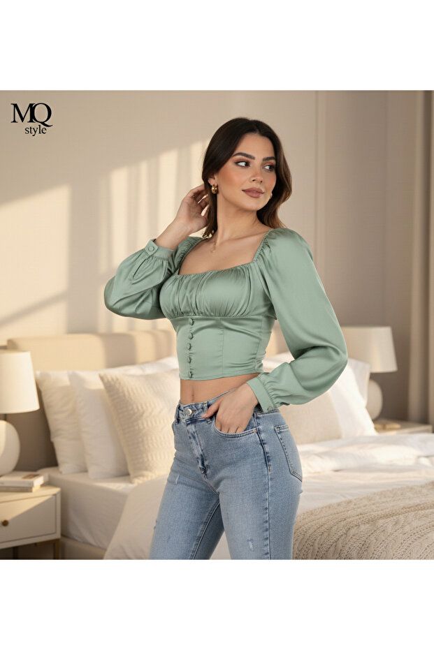 بلوزة "سيرين" من الساتان الناعم – أناقة عصرية بلمسة كلاسيكية