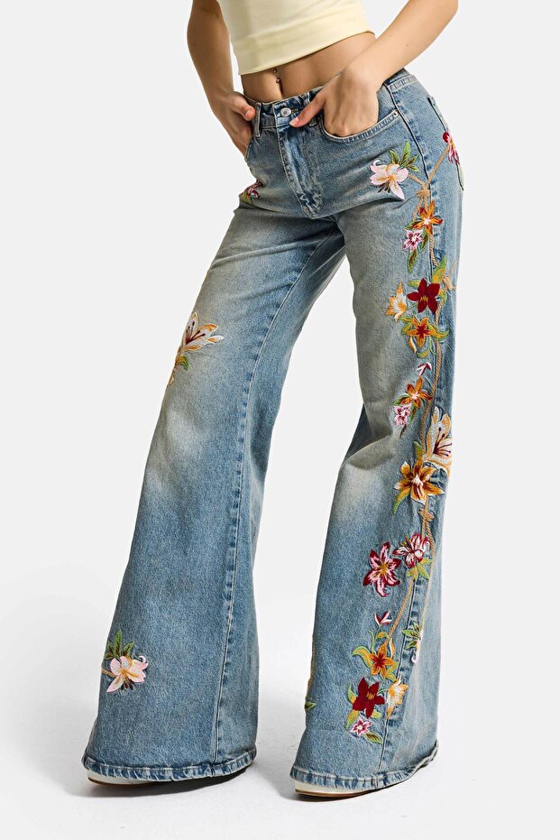Women's Denim Color 4s6-32 Flare Fit Elastic Waist Special Floral Pattern Embroidered Design Denim Jeans