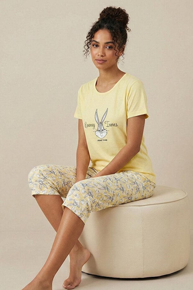 Women's Looney Tunes Slogan Crew Neck Short Sleeve Bottom Patterned Capri Combed Cotton Pajama Set