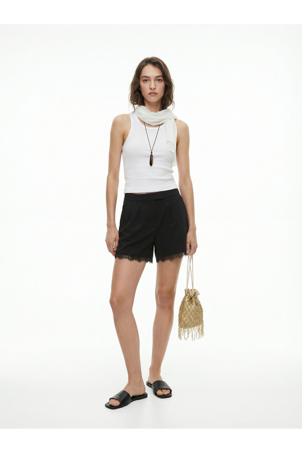 Siyah Dantel Detaylı Şort - 1