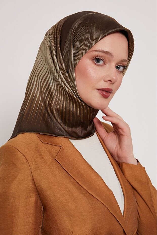 وشاح كريستالي لامع بنمط خطوط هاواي