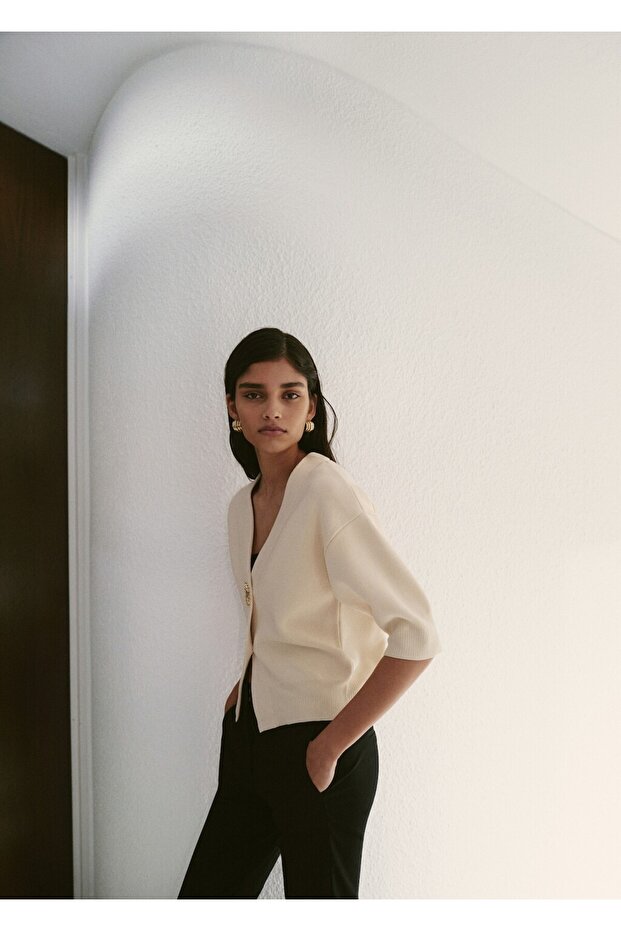 Mücevher düğmeli örgü hırka - 1