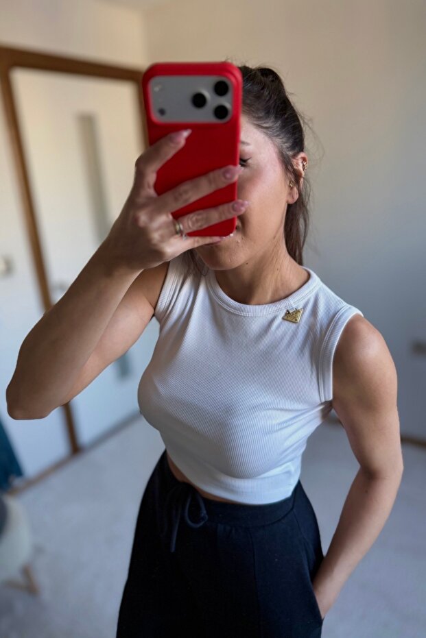 قميص Yumuş Prdd Fitilli Crop Athlete باللون الأبيض