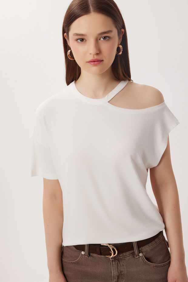 Cut Out Detailed Viscose Blouse Lrn0004 Ecru