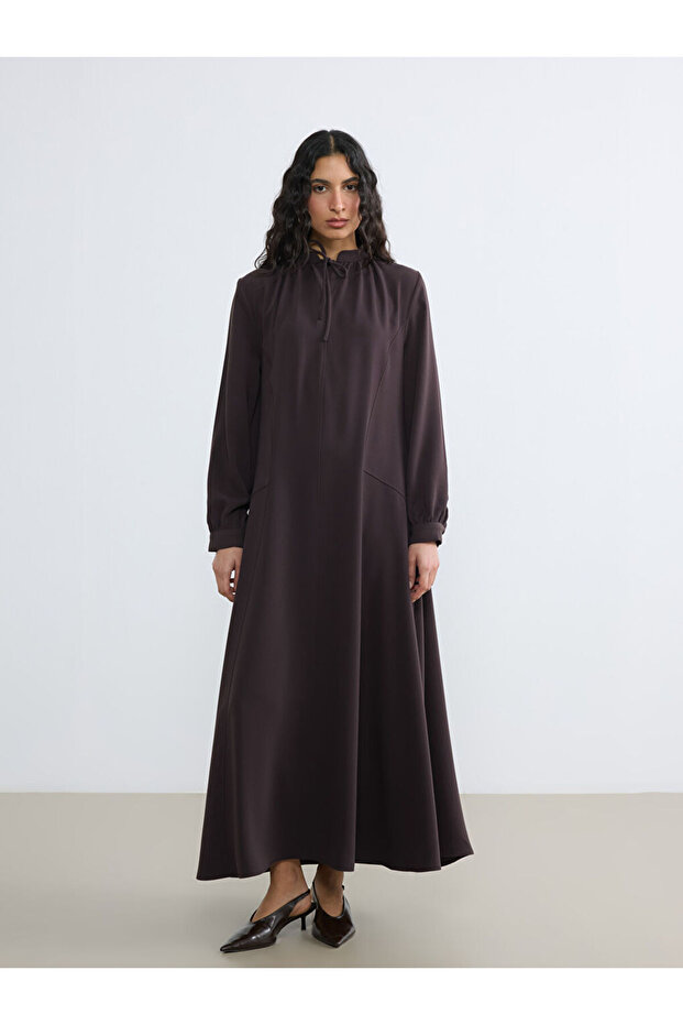 Esvab • Modern & Distinctive Tie-Back Roba Collar Gathered Crepe Dress