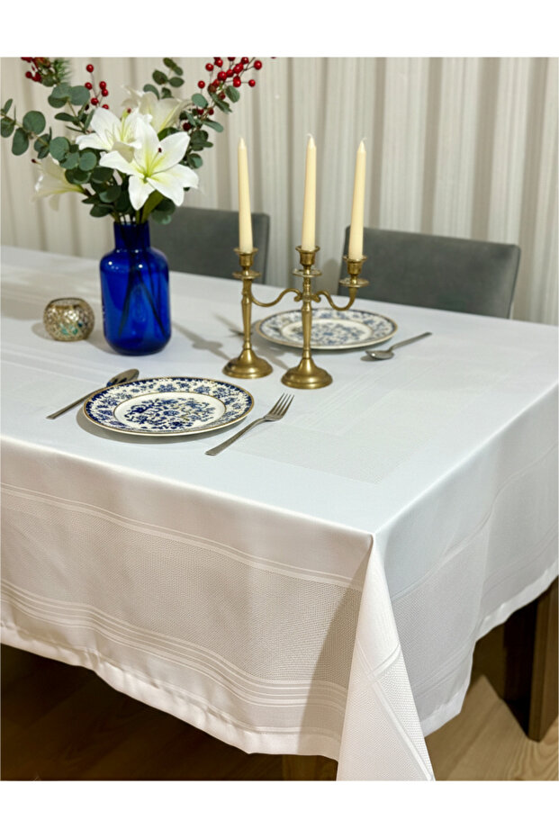 Stain-Resistant Lace Patterned Tablecloth 160X220