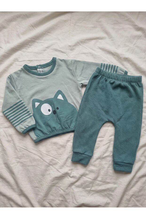 Two-Piece Baby Set with Cat Figure, Striped Sleeves and Ribbed Pants