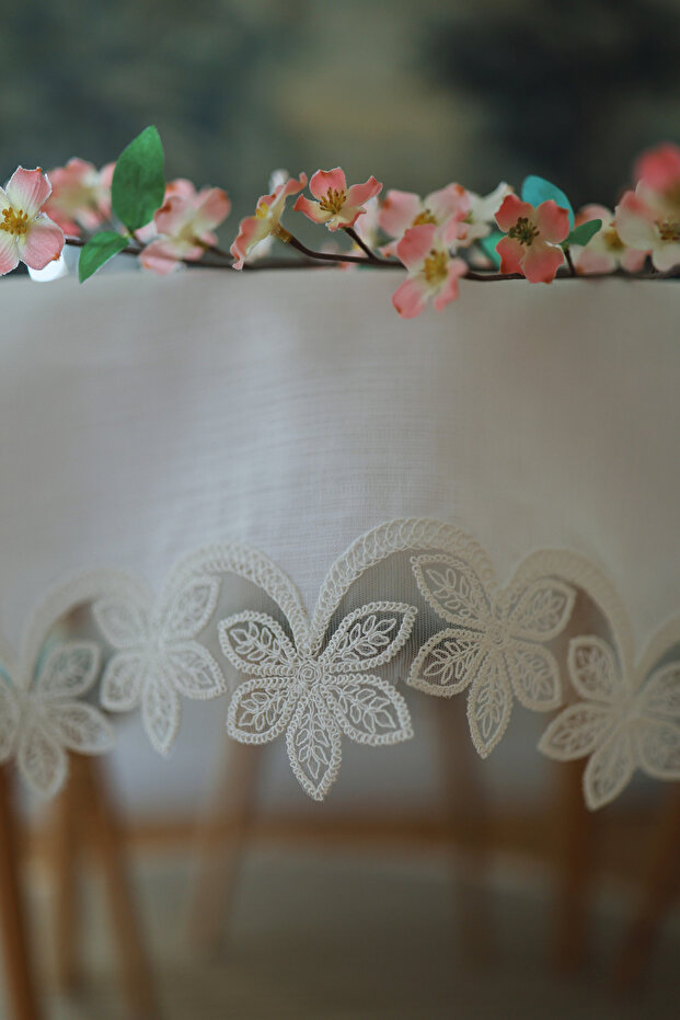 Leaf Laced Gardenia Linen Washable Stain Resistant 40X140 cm Runner