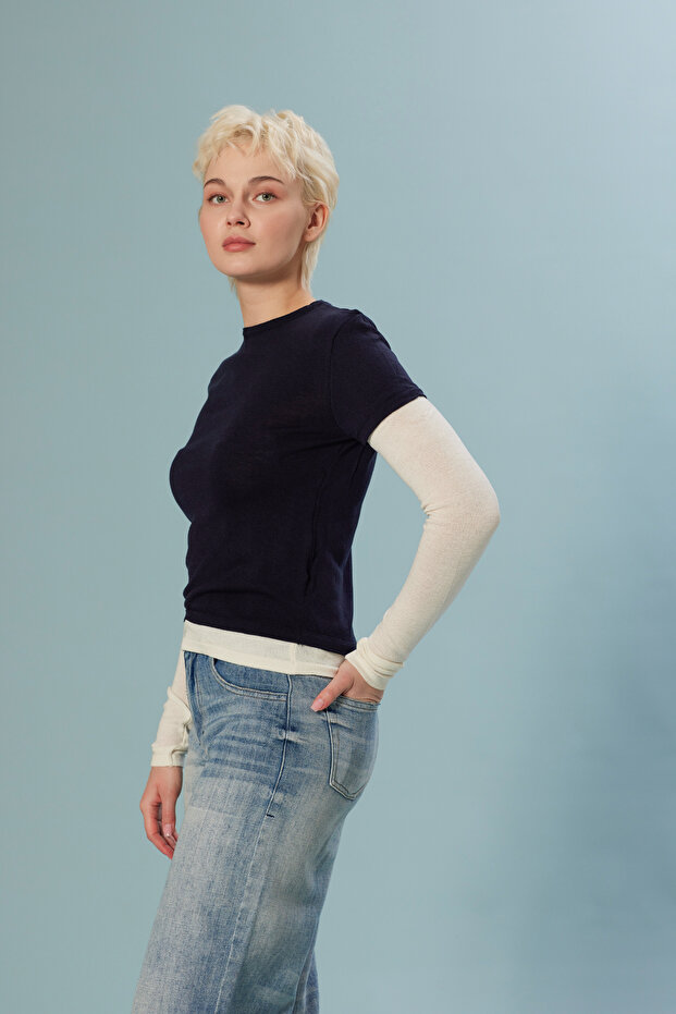 بلوزة تريكو مزينة بأجزاء من الكولاري - 2