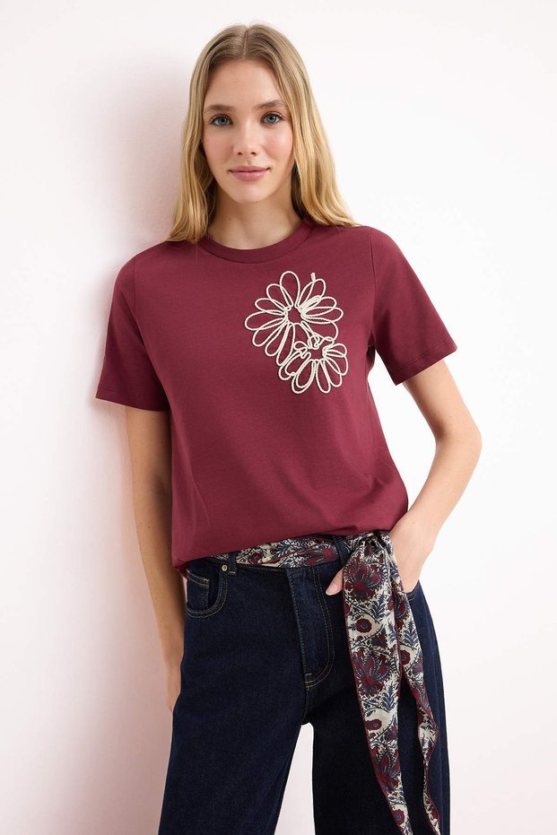 Burgundy 100% Cotton Regular/Normal Fit Floral Embroidered Knitted T-Shirt Twoss25Ts00028